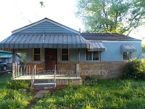 Building Photo - 708 40th St