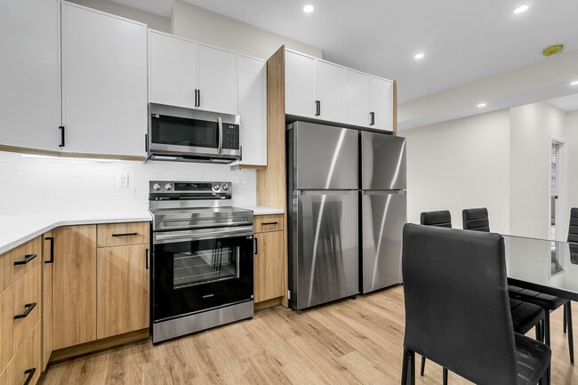 Building Photo - 487 Campbell Av
