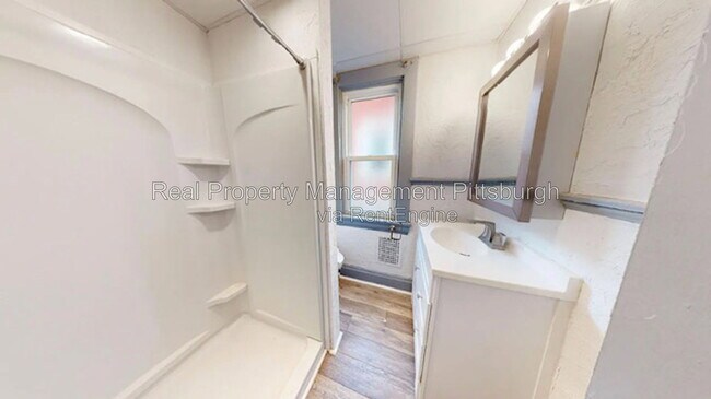 Foto del edificio - 1217 McNeilly Ave