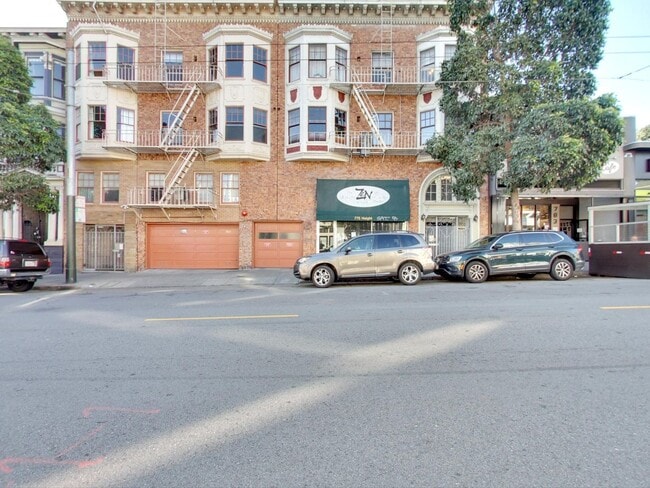 Building Photo - Renovated Studio Apartment in Lower Haight...