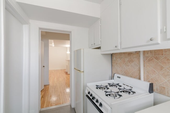 Building Photo - 6210 Avenue Deacon