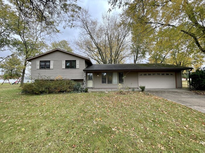 Foto principal - 3 Bedroom 2 Bathroom Split Level near Mapl...