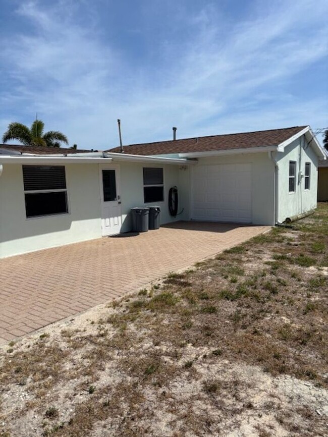 Building Photo - BEACH LIFE! 3/2 HOME FOR LEASE BEACHSIDE!