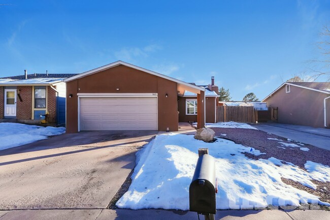 Building Photo - 3015 Moonbeam Cir N