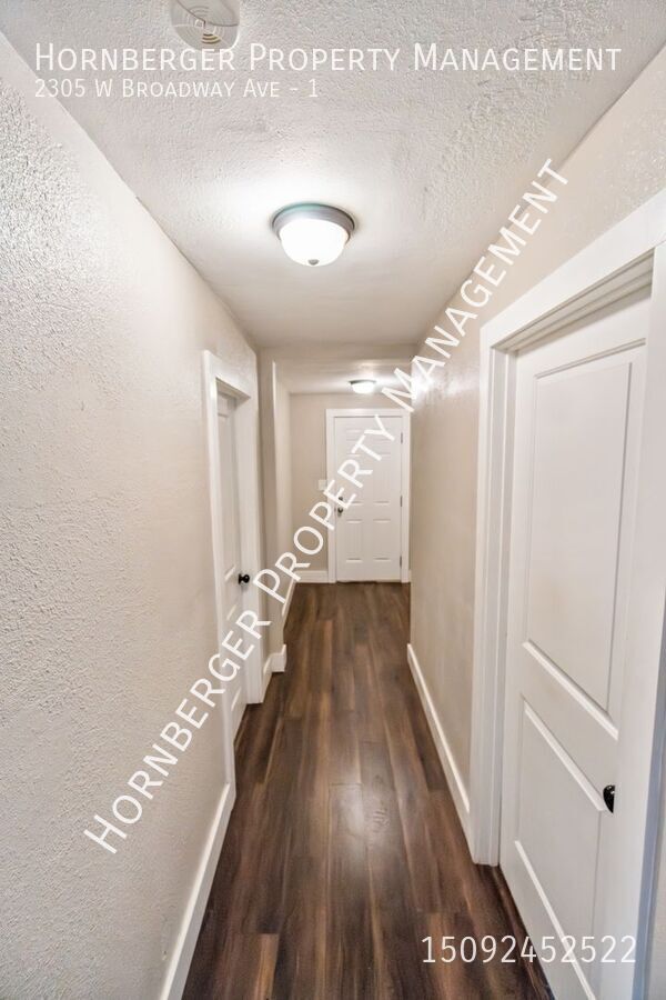Foto del edificio - 2305 W Broadway Ave
