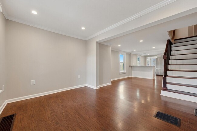 Foto del edificio - Recently Renovated 2 Bed 1 Bath Twin in We...
