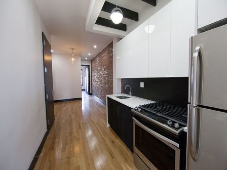 Foto principal - 127 Thames St