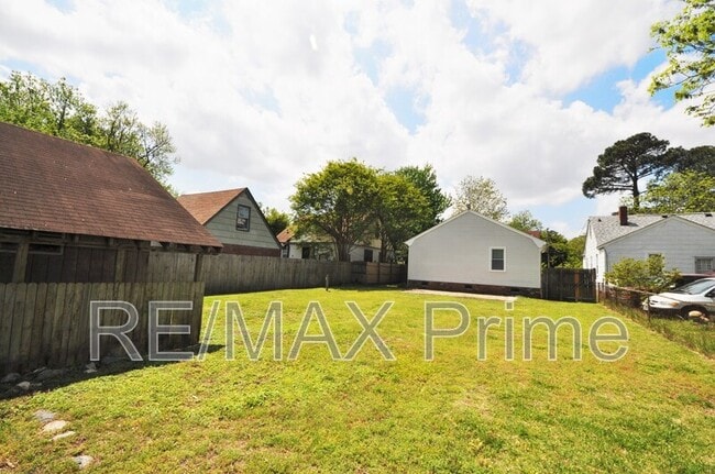 Building Photo - 1128 Hazel Ave