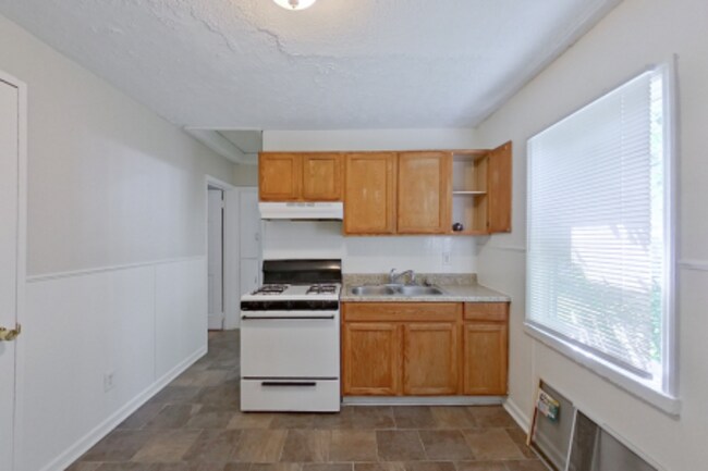 Building Photo - 671-673-673 S Wheatland Ave