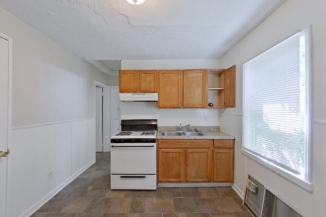 Building Photo - 671-673-673 S Wheatland Ave
