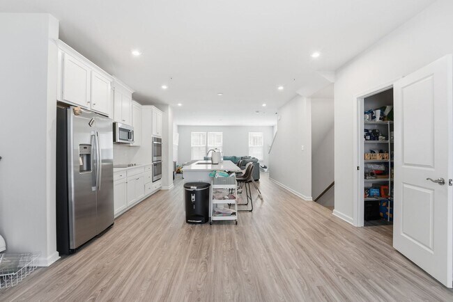 Foto del edificio - 6066 Beake St