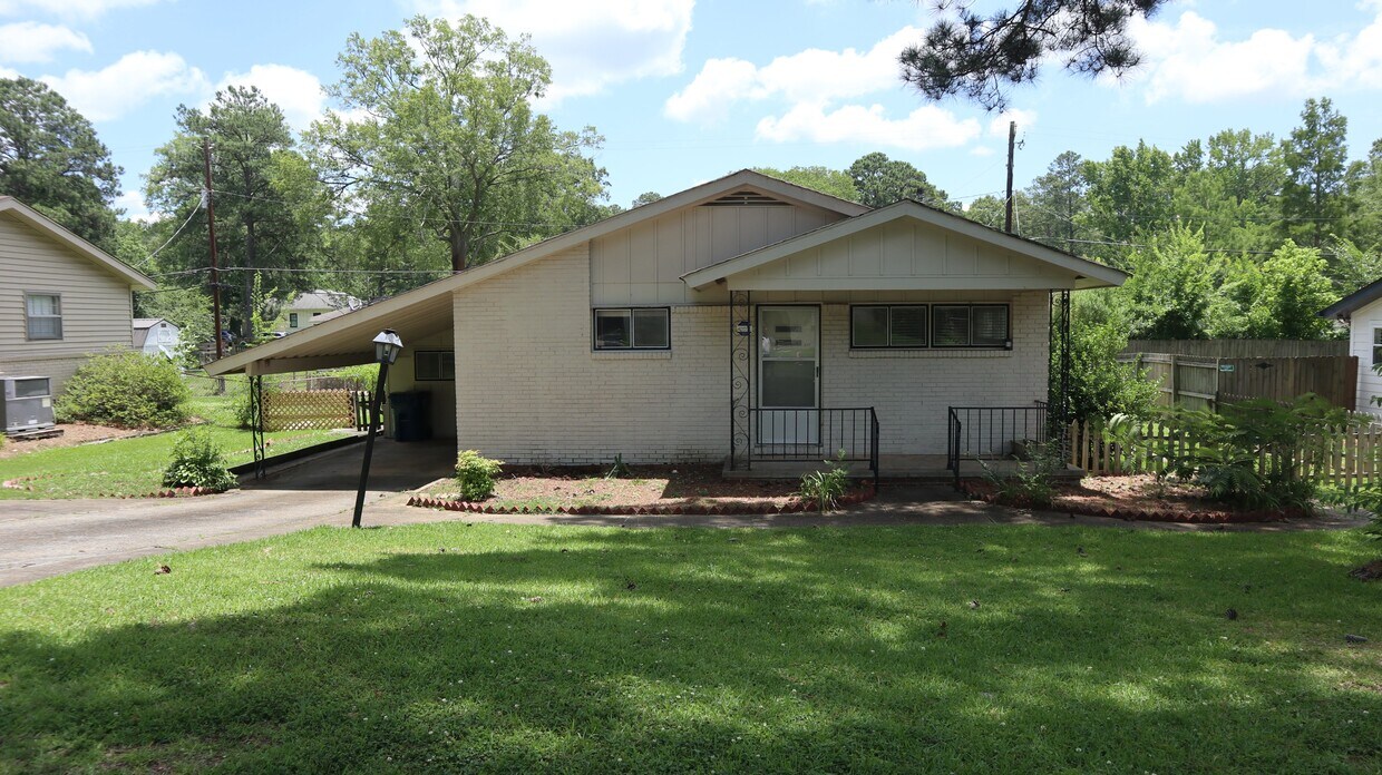 Building Photo - 225 Hillmoor Ln