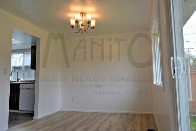 Foto del edificio - 8115 N Howard St