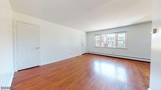 Foto del edificio - 121 W 3rd St