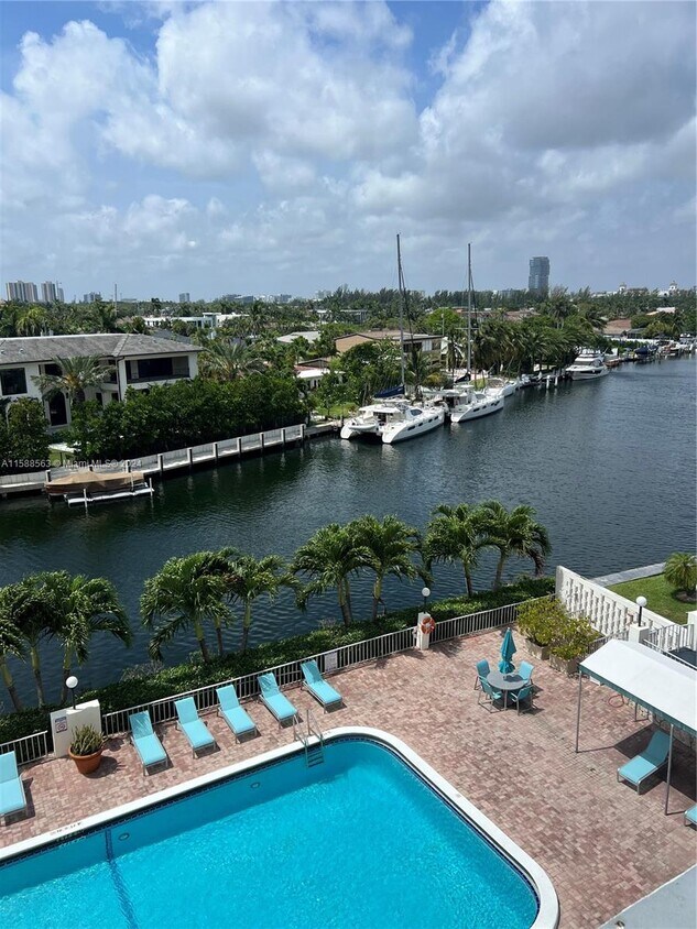 Foto principal - 401 Golden Isles Dr