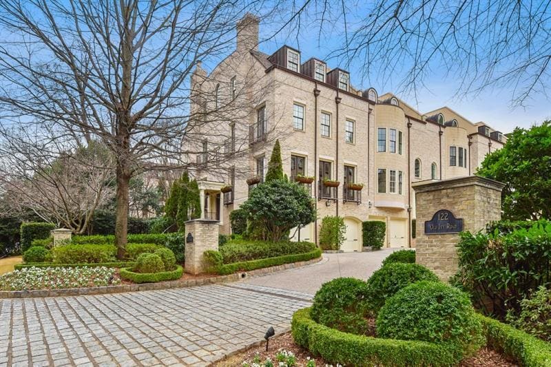 Foto principal - 112 Old Ivy Rd NE