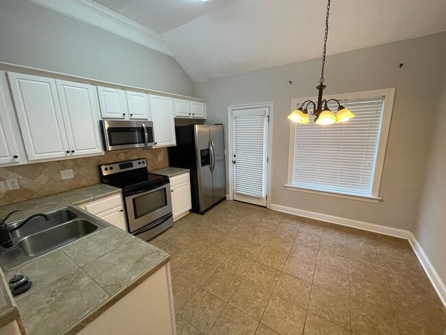 Building Photo - 3/2 for Rent in Farmington Station! Available in January