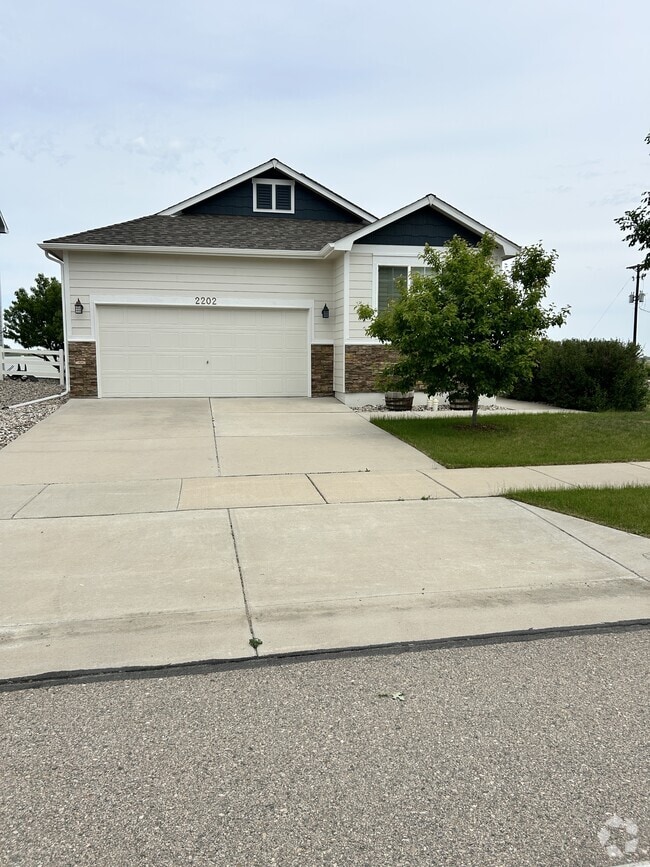 Building Photo - 2202 Thoreau Dr