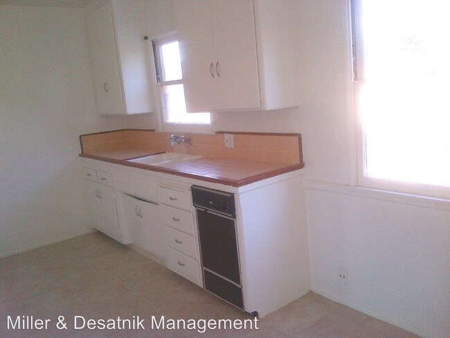 Building Photo - 5563 Pico Blvd