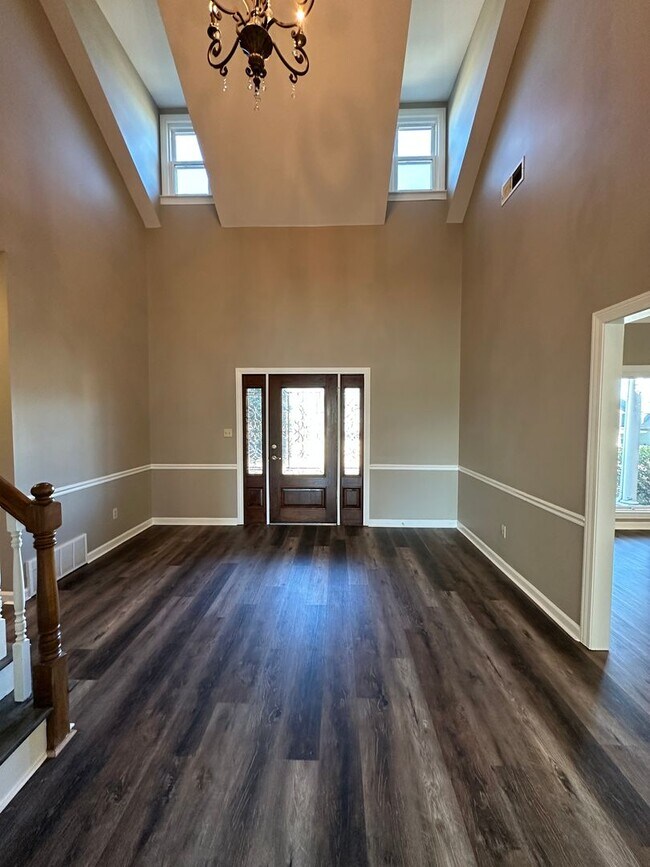 Foto del edificio - Elegant 4 BR w/POOL MAINTENANCE INCLUDED near Cherokee Valley Golf Club