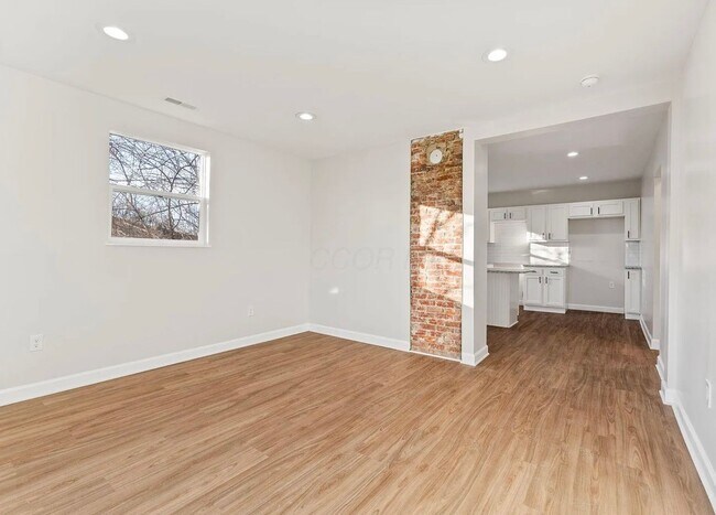 Foto del edificio - Elegant 3 Bedroom Home with First-Floor Laundry and Modern Style