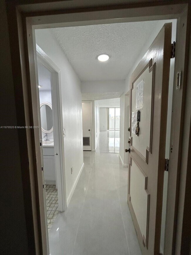 Foto del edificio - 2780 NE 183rd St