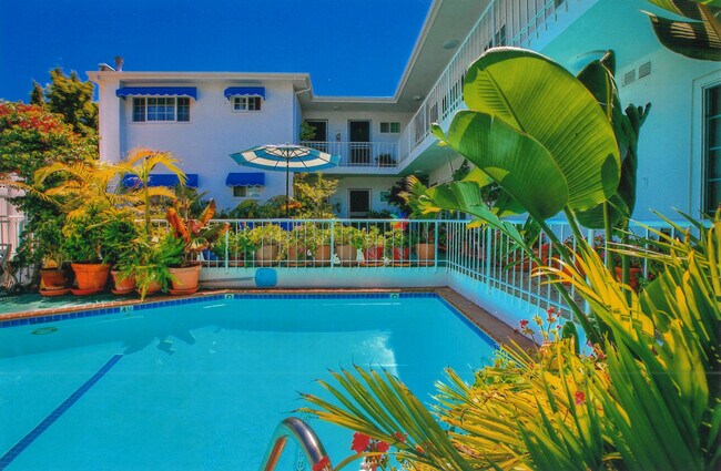 Foto del edificio - 8576 Holloway Dr