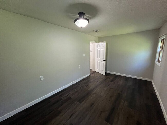 Foto del edificio - 3 Bed 1 Bath Single Family Home in Irma