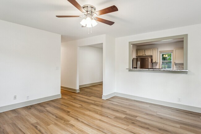 Foto del edificio - 6543 N East Park View St