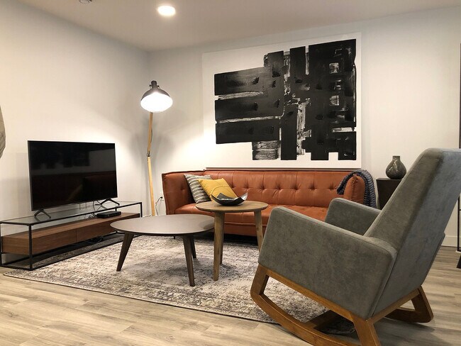 Photo du bâtiment - 15022 99 Ave NW