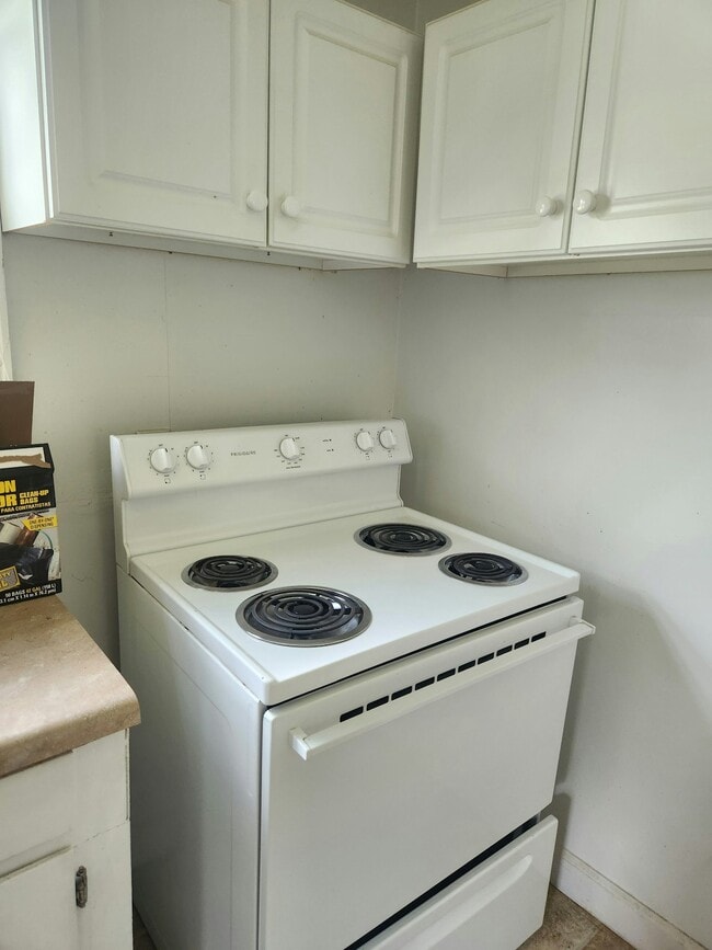 Building Photo - 302 Dahl St