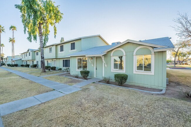 Foto del edificio - Gated community townhome- fully updated!