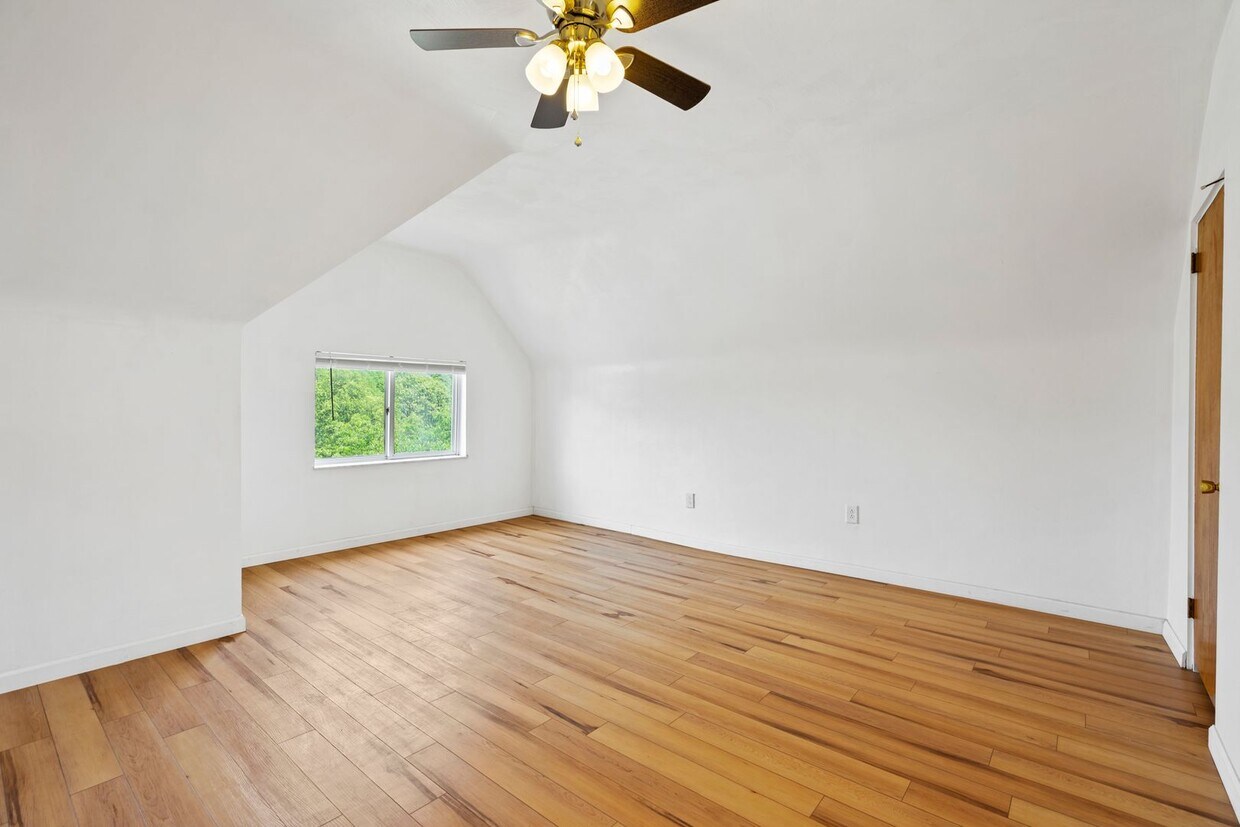 5454 Stanton Ave Unit 3, Pittsburgh, PA 15206 Room for Rent in