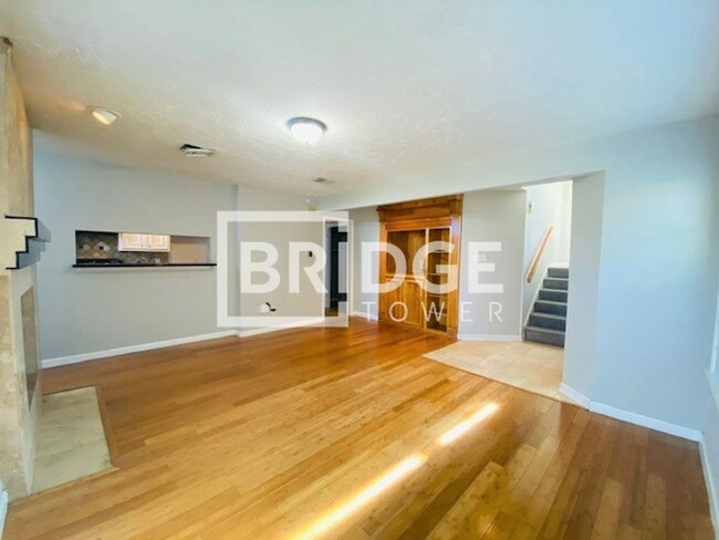 Building Photo - 8718 E Rylander Cir