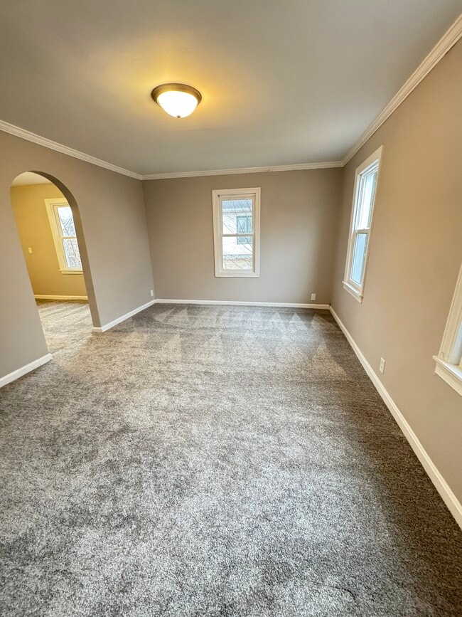 Foto del edificio - 1237 E Riverside Dr