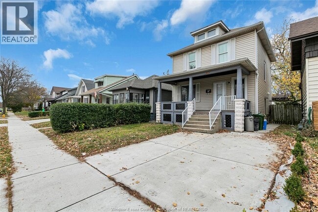 Building Photo - 376 Ellis St W