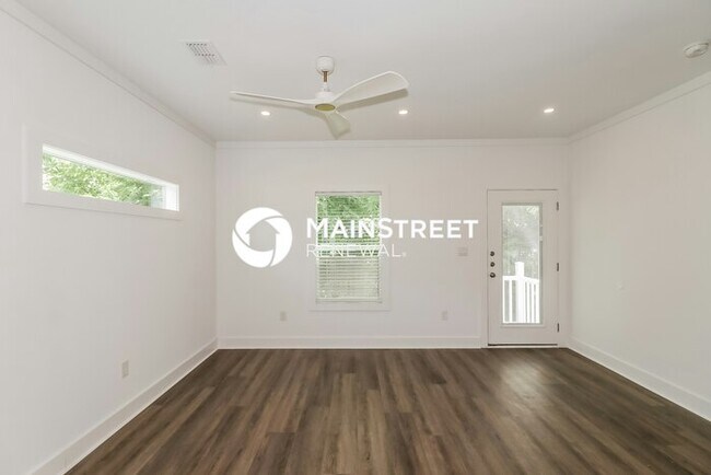 Building Photo - 3 Bedroom Pet-Friendly Home in Houston, TX with Main Street Renewal