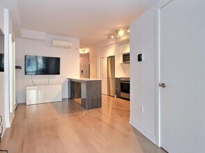 Building Photo - 2108 Boulevard Saint-Laurent-SI ID1514070P