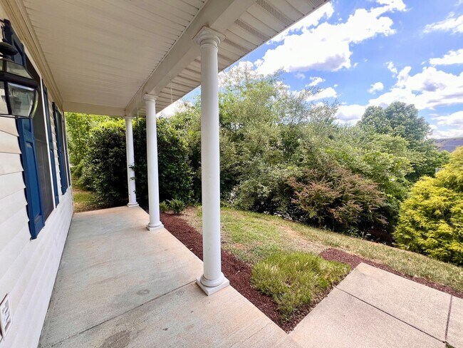 Foto del edificio - 1345 Amber Ridge Road - Detached Home with...