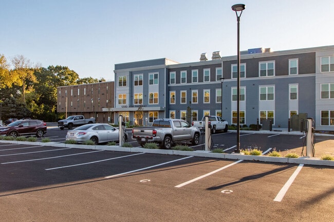 Building Photo - Parkway 1208