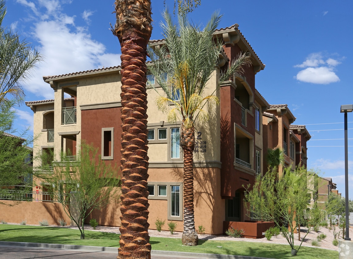 Monument Apartments 2300 W Pecos Rd Chandler, AZ