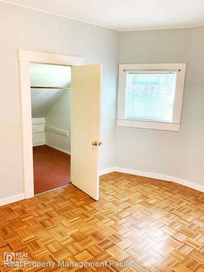 Building Photo - 3 br, 1.5 bath House - 2845 Regent Street