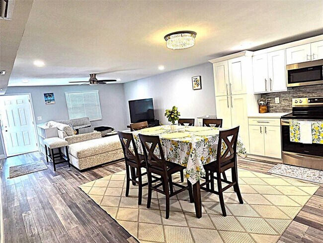 Foto del edificio - 5105 Tangerine Ave S