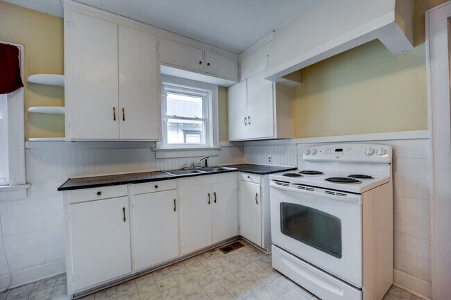 Foto del edificio - FREE MONTH RENT! Freshly Updated 3 Bedroom House