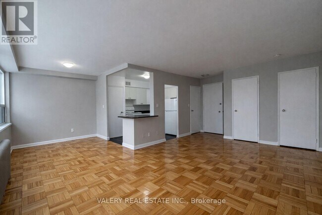 Photo du bâtiment - 42 Thorncliffe Park Dr