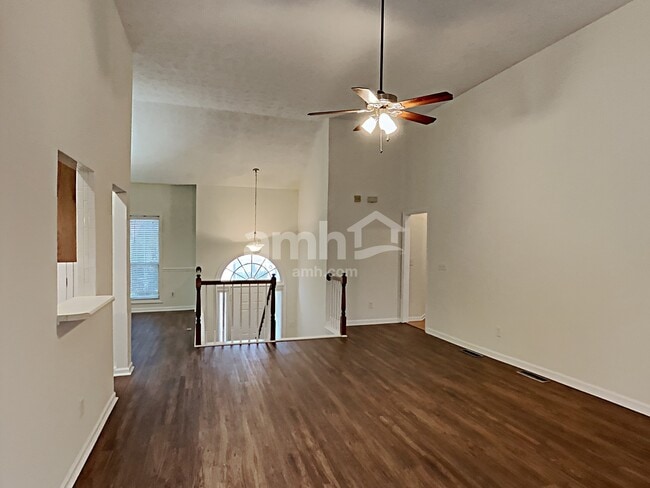 Foto del edificio - 7142 Big Woods Dr