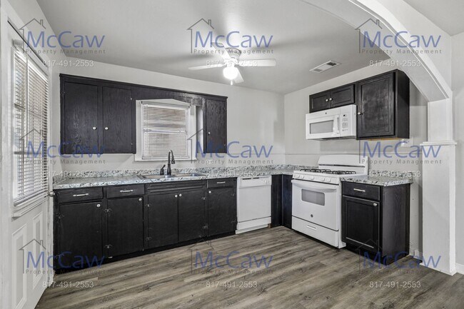 Foto del edificio - Adorable 2/1 in Waxahachie! **MOVE-IN SPEC...