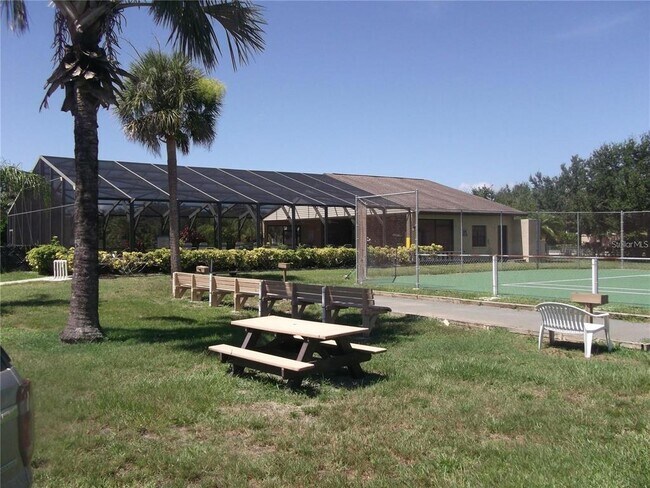 Foto del edificio - 4016 Oakview Dr