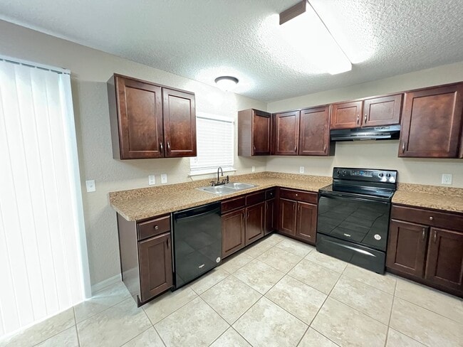 Building Photo - Charming 3 Bedroom, 2 Bathroom Home in Ocklawaha!