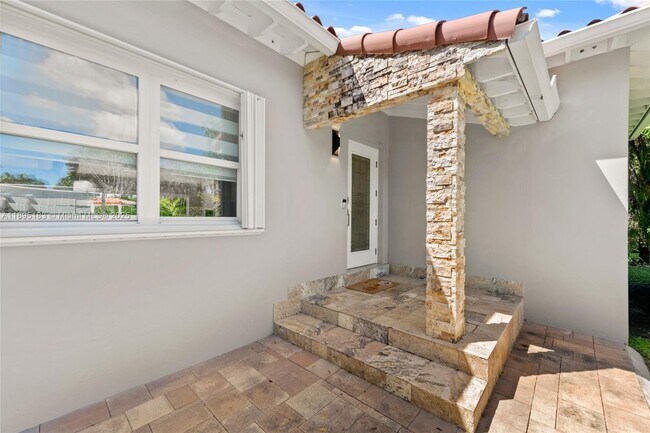 Foto del edificio - 10626 NE 10th Ct